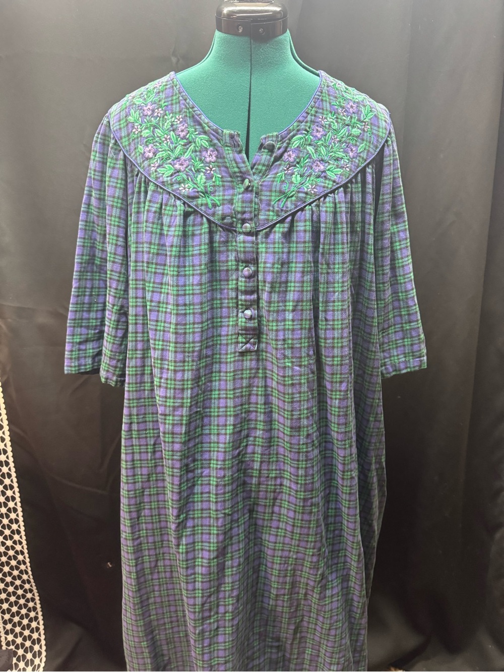 Plaid Embroidered Collar Housecoat